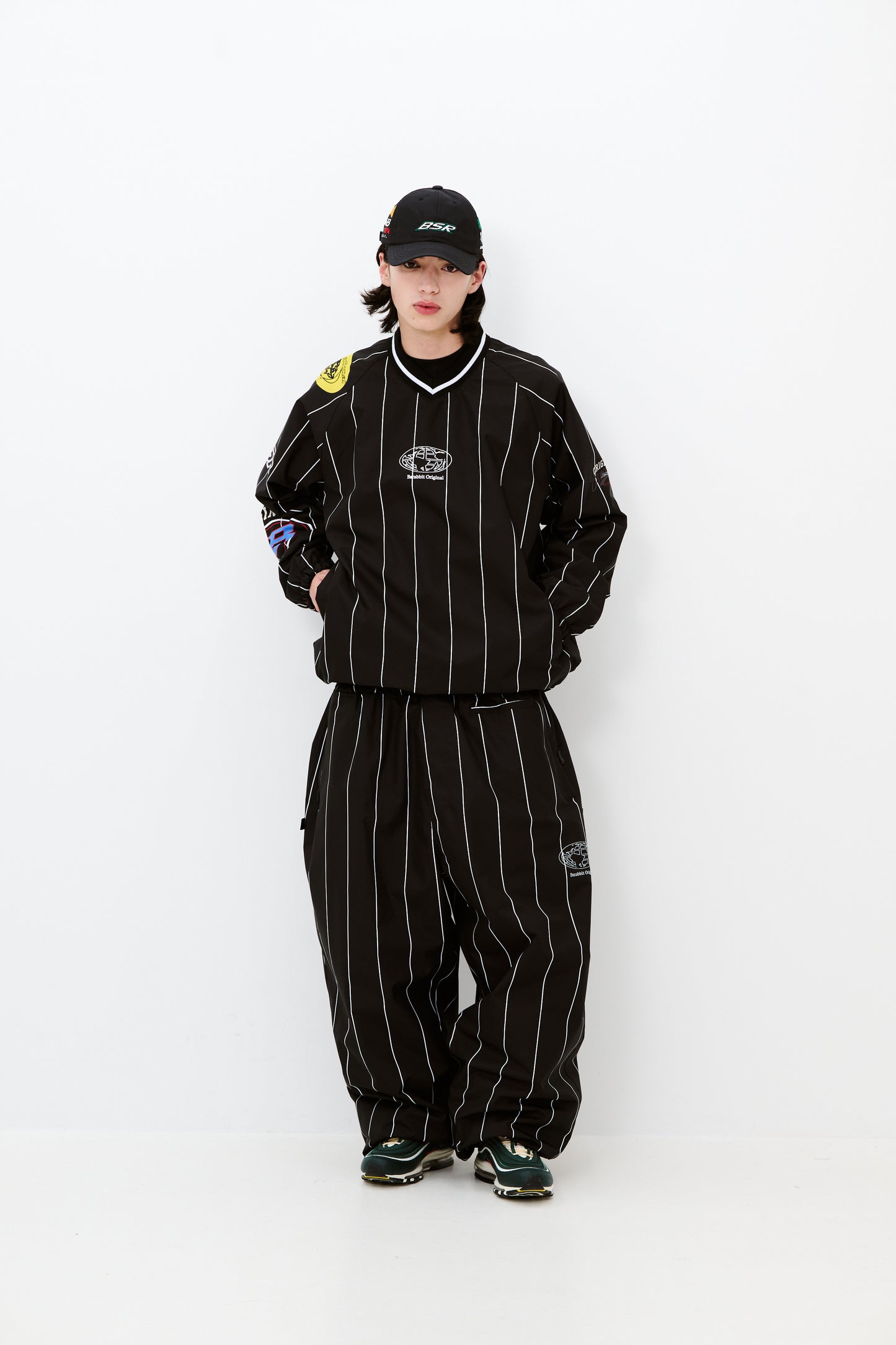 BSRABBIT STRIPE SPORTY SUPER WIDE JOGGER PANTS BLACK BSR2425FWPT055